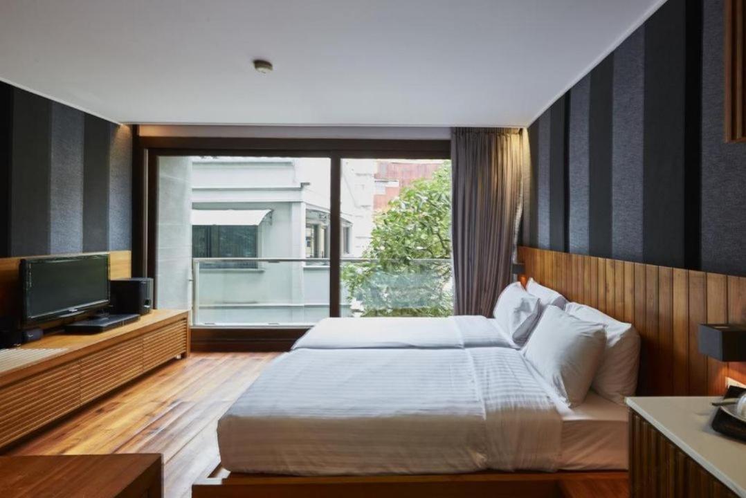 Luxx Langsuan Hotel - Sha Plus Бангкок Экстерьер фото