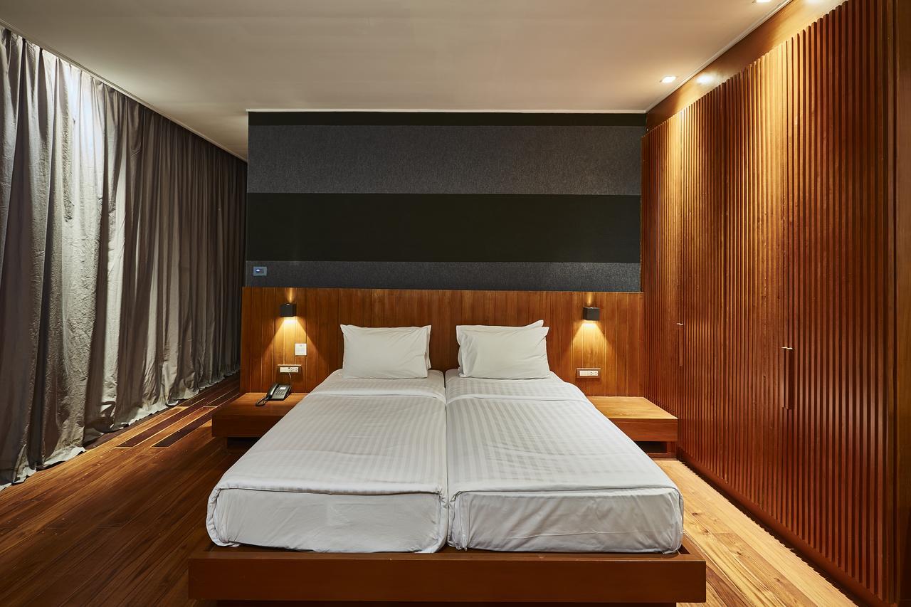 Luxx Langsuan Hotel - Sha Plus Бангкок Экстерьер фото