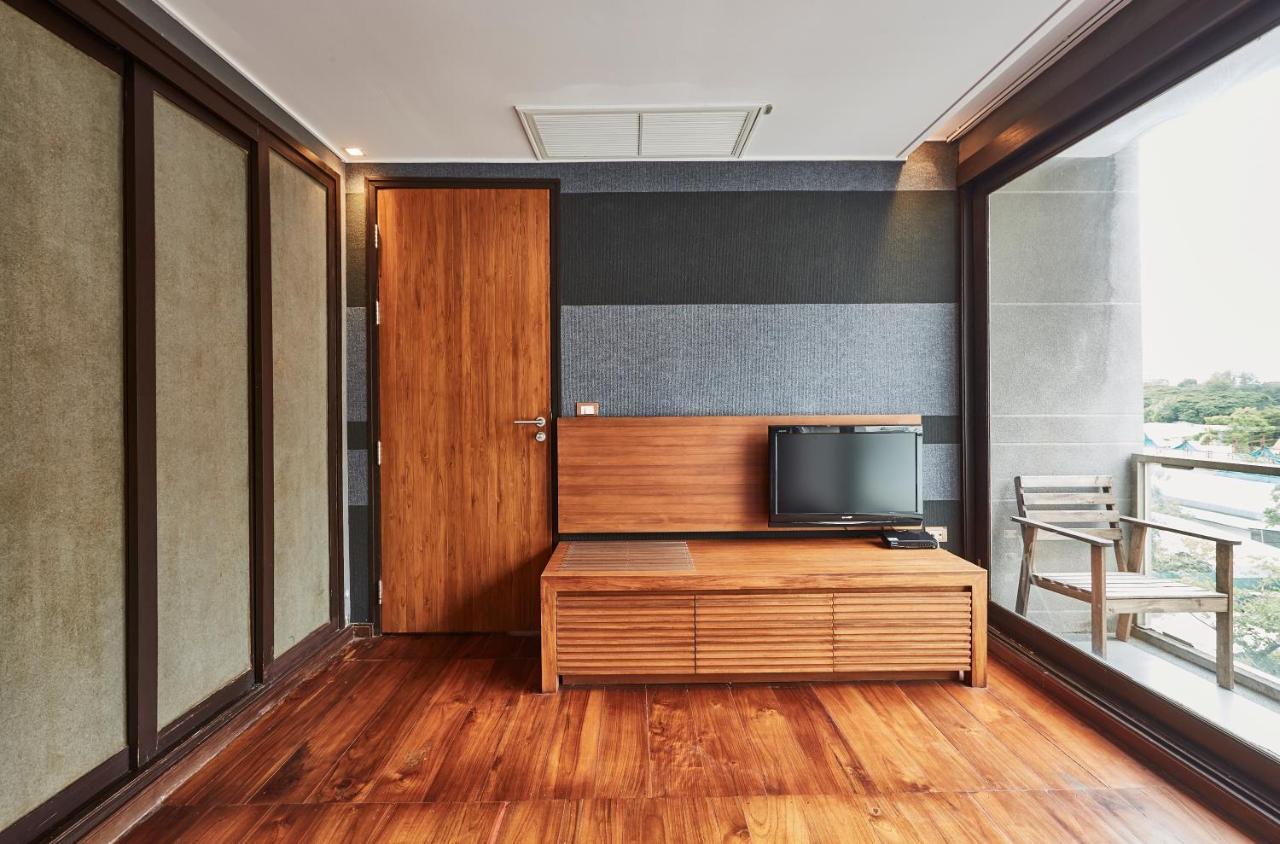 Luxx Langsuan Hotel - Sha Plus Бангкок Экстерьер фото