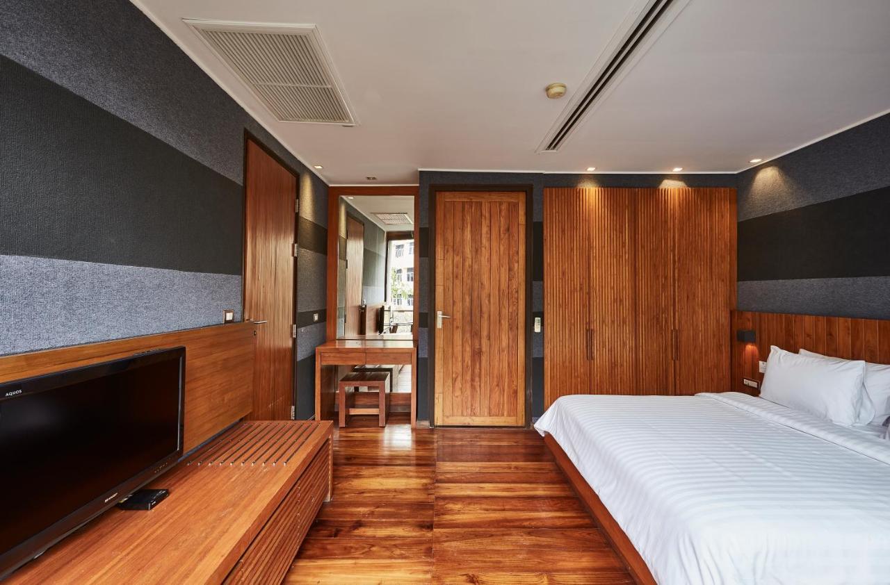 Luxx Langsuan Hotel - Sha Plus Бангкок Экстерьер фото