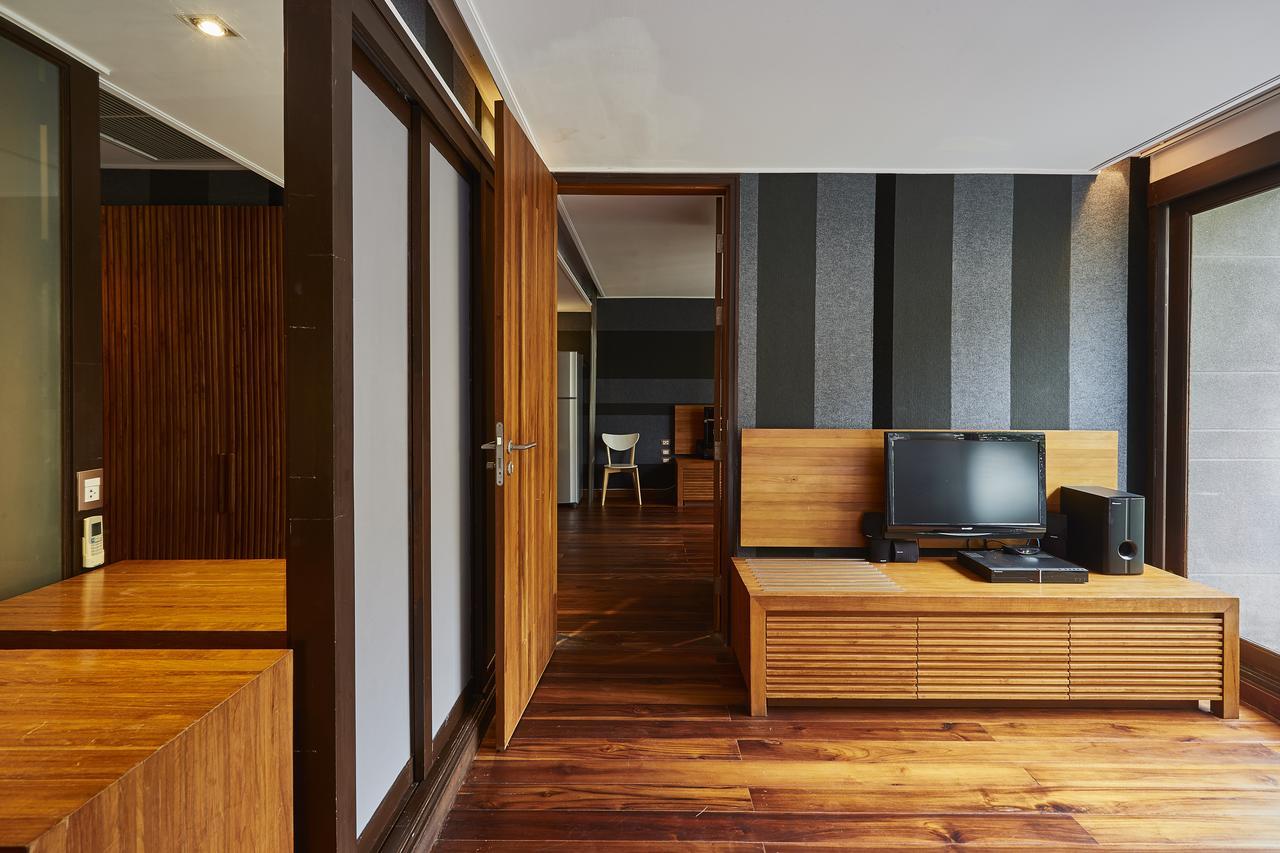 Luxx Langsuan Hotel - Sha Plus Бангкок Экстерьер фото