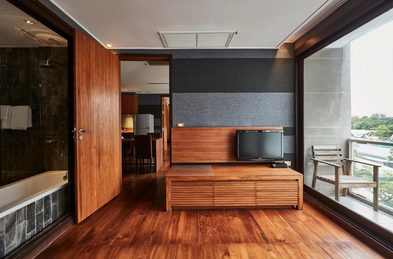 Luxx Langsuan Hotel - Sha Plus Бангкок Экстерьер фото